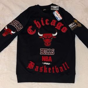 Pro Standard Luxury Athletic Collection Chicago Bulls Crewneck